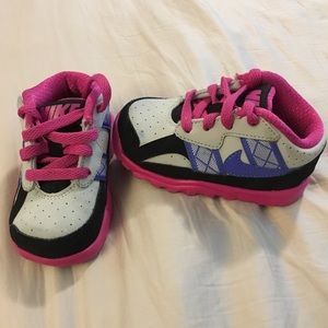 Kid’s Toddler NIKE sneakers lace up size 5c